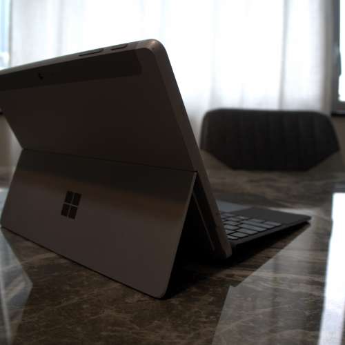 Surface GO (一代) 連 Keyboard