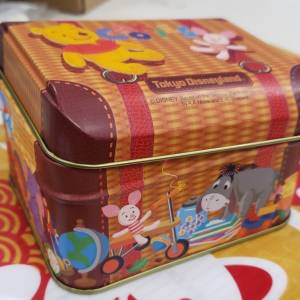 tokyo disneyland winnie the pooh cookie tin 日本東京迪士尼小熊維尼曲奇鐵盒