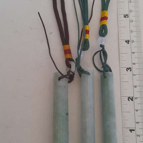 翡翠A玉多用途平安柱，約70x11mm.可以作吊件，手把件，按摩器及敲擊玉鈪聽聲器,每支...