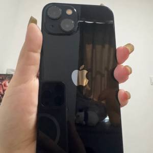iPhone 13 512G ， 6.1寸大螢幕，電池效能86 ％，功能全部正常運作，已貼貴價玻璃鋼...