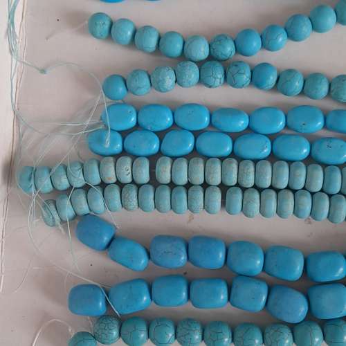 一手六條howlite松石珠串,長約16吋，共售300元。原價每條150元，清理存貨平售歡迎...