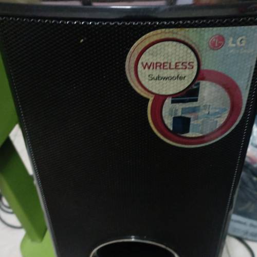 LG SHS36-D 無線藍牙主動式重低音喇叭，適用於 LG Sound bar SP7R,吾太殘有使用痕跡...