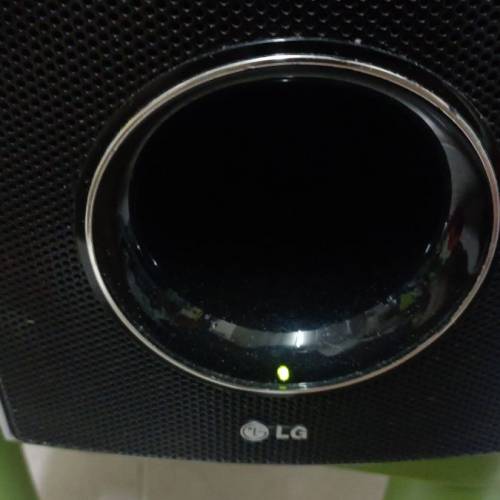 LG SHS36-D 無線藍牙主動式重低音喇叭，適用於 LG Sound bar SP7R,吾太殘有使用痕跡...