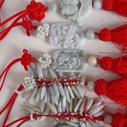 清貨減價出售，一手八件A玉吊件，原價每件二百元，現一手八件共售680元。no.W30 3.25