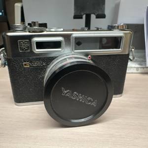 Yashica Electro 35 系列中配備 雅西卡 45/1.7 Yashinon DX 鏡頭 45mm