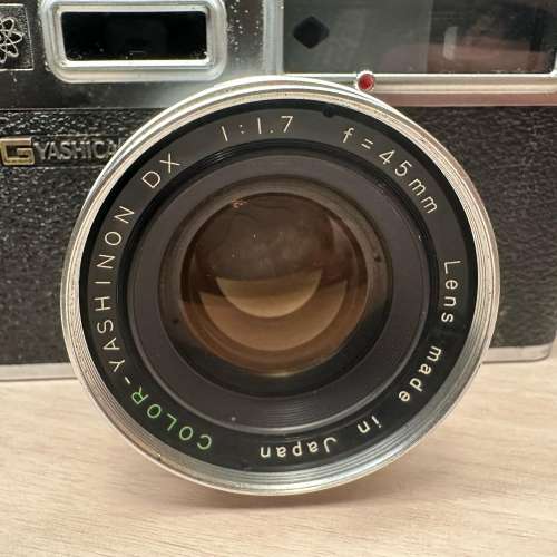 Yashica Electro 35 系列中配備 雅西卡 45/1.7 Yashinon DX 鏡頭 45mm