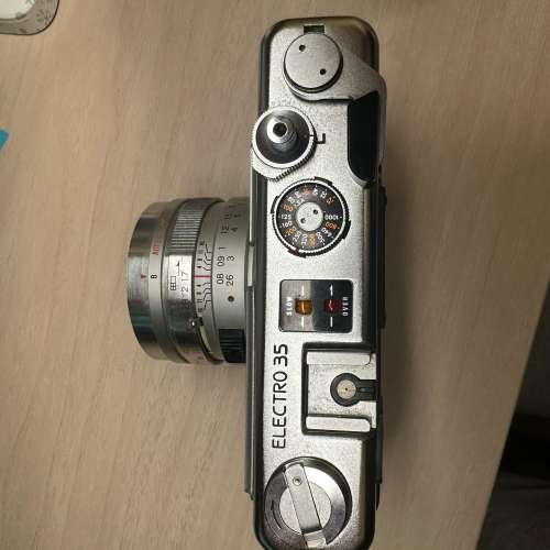 Yashica Electro 35 系列中配備 雅西卡 45/1.7 Yashinon DX 鏡頭 45mm