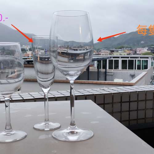 高腳酒杯