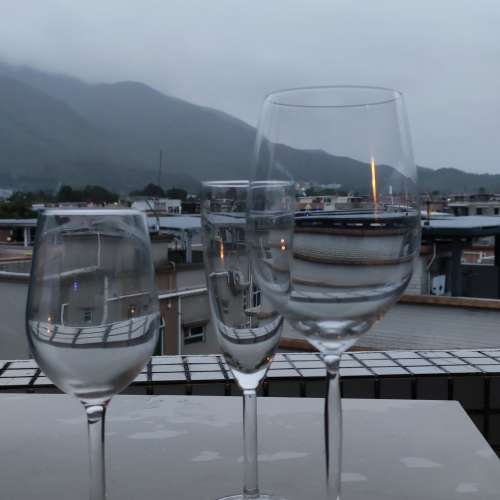高腳酒杯