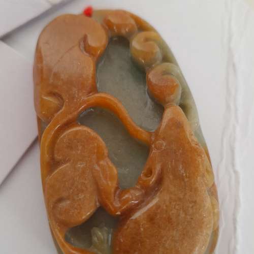 紅翡A玉吊墜，每件380元，買兩件送一件，三件共售760元。no.4.3.25