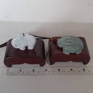 多用途翡翠A玉大象/龍頭龜，長約兩吋，可以作小擺件連木座，手把件，吊件等用途。好...