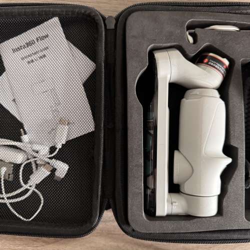 平放Insta360 Flow creator kit