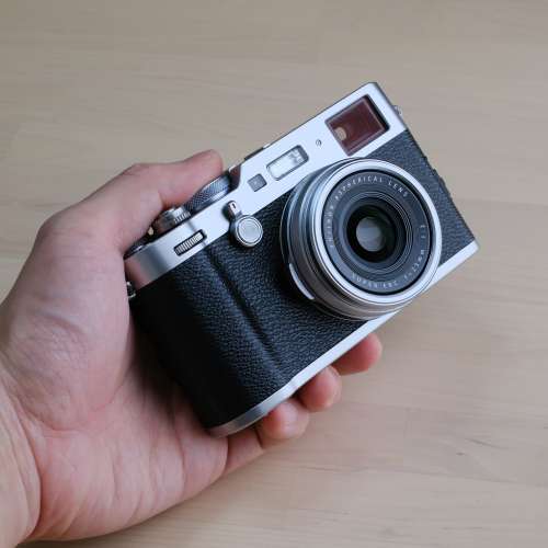 Fujifilm X100F 銀色，送配件，極少使用痕跡