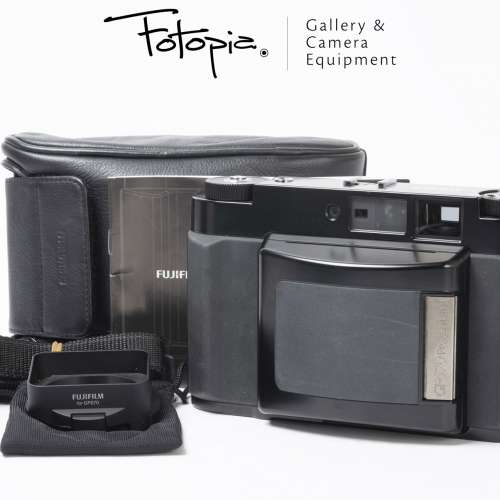 || Fujifilm GF670 - Black with extra accessories; 6x7 rangefinder camera ||
