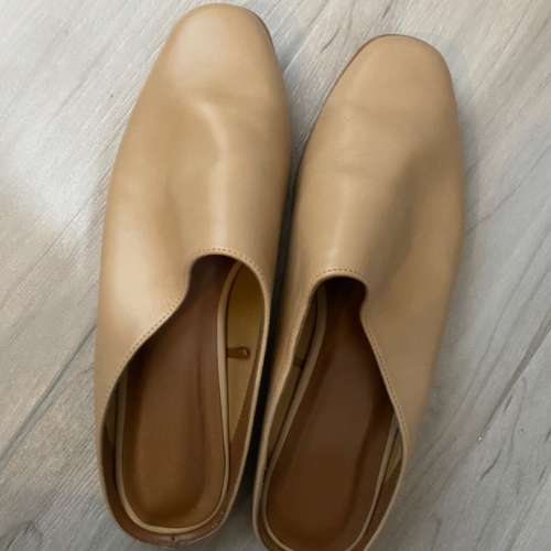 GU 杏色光面平底鞋 beige flat shoes women EU38