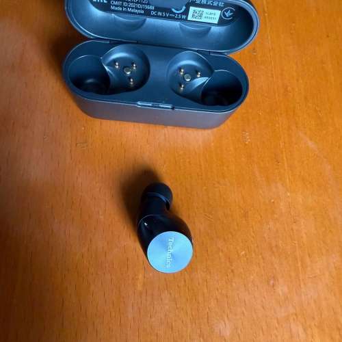 Technics 無線耳機EAH-AZ60，得返一隻耳機同個盒