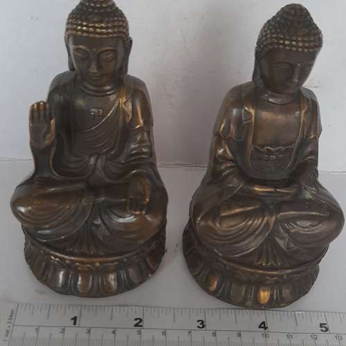 清理存貨半價出售。一對四點五寸高銅佛像，及一對3吋富貴大象，原價每一件三百八十...