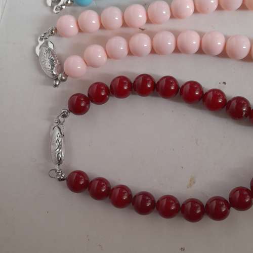 清理存貨買一送二。一手三條貝殼珠shell pearl頸鏈8mm16寸，原價每條180元，現買一...