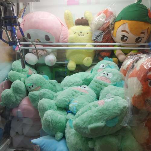 全新夾公仔機内的小熊維尼蜜糖熊攬枕頭