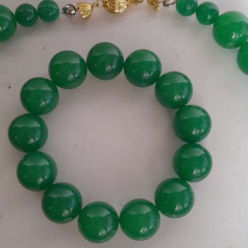 一套馬來玉頸鏈16mm 18寸配上名貴大方銅波仔扣及一條16mm 手串，媲美千萬元緬甸玉...