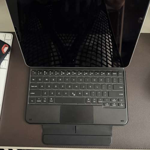 iPad Pro 11 Bluetooth Keyboard from ESR (Great condition)