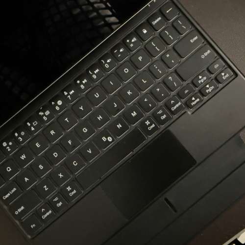 iPad Pro 11 Bluetooth Keyboard from ESR (Great condition)