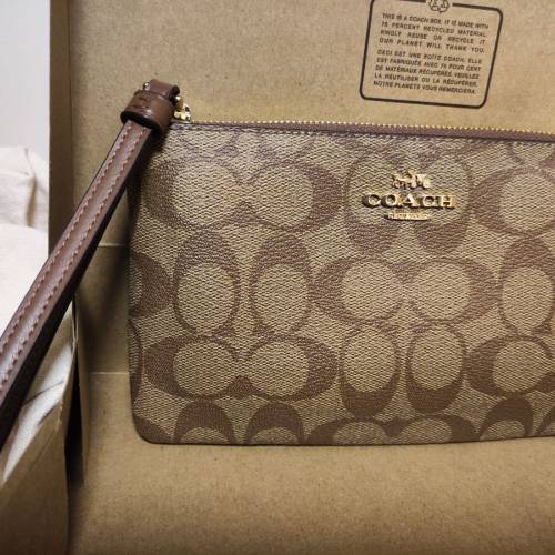 Coach 手挽包 Large Corner Zip Wristlet In Signature - Brown