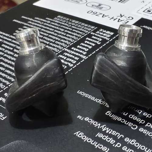 99.9% New MUM FewFever Carbon-J 碳治菊 入耳式耳機