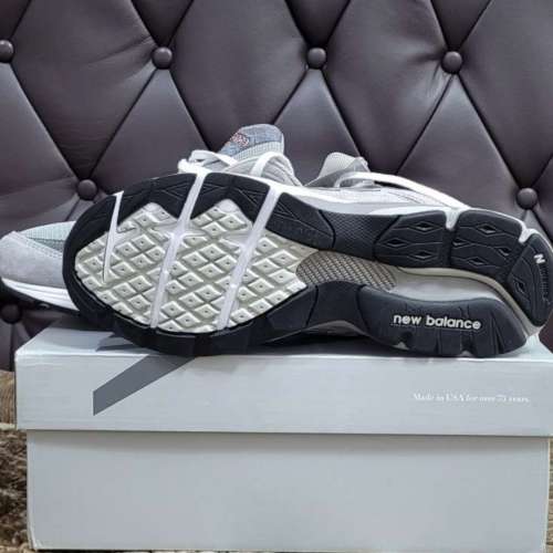 New Balance M990GY3