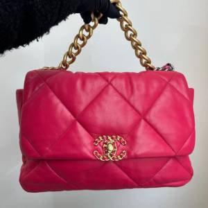 Chanel 19 medium