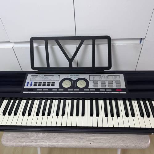 YM-6100 電子琴