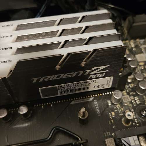 9900k ASUS ROG maximus Z390 HERO M11H Gskill 3200 c14 ddr4 4條8G Corsair H150...