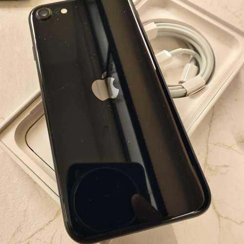 Apple iPhone SE3 128G 黑色 無花接近全新！