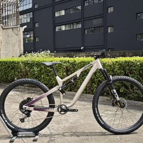 2025 JAVA SABBIA 12S 4活塞油剎 前29吋,後27.5吋輪組 軟尾 鋁合金山地車 送水架前...