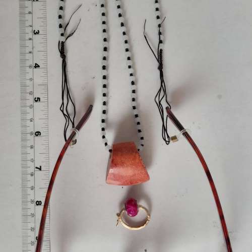 多用途翡翠A玉珠串，約4mm26寸打結繩，可作頸鏈.配上海綿珊瑚吊墜,或作眼鏡繩。配上...