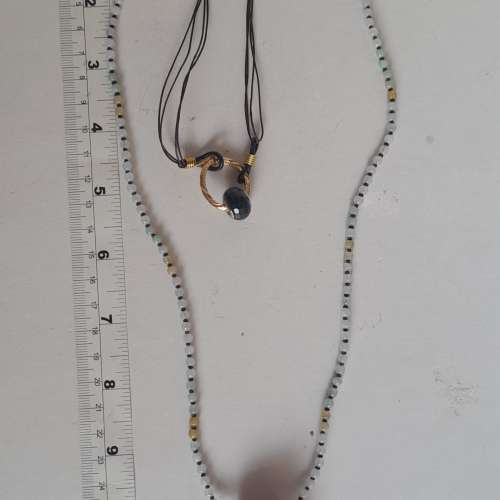 多用途翡翠A玉珠串，約4mm26寸打結繩，可作頸鏈.配上海綿珊瑚吊墜,或作眼鏡繩。配上...