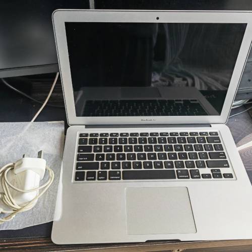 MacBook Air2015 Intel Core i5
13.3寸， 4GRAM,128G SSD