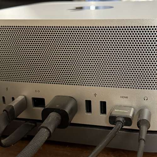 Mac Studio M1 Max 32GB 1TB + USB Hub