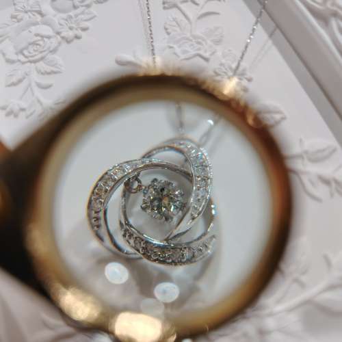 鉑金舞動鑽石頸鍊 P950 Dancing Diamond Necklace