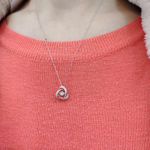 鉑金舞動鑽石頸鍊 P950 Dancing Diamond Necklace