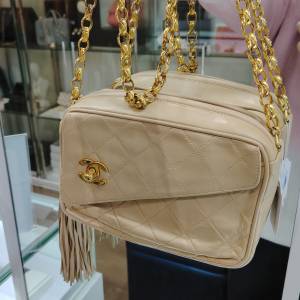 CHANEL金球流蘇花鍊米色相機包 Tassel Camera Bag Beige Color