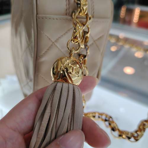CHANEL金球流蘇花鍊米色相機包 Tassel Camera Bag Beige Color
