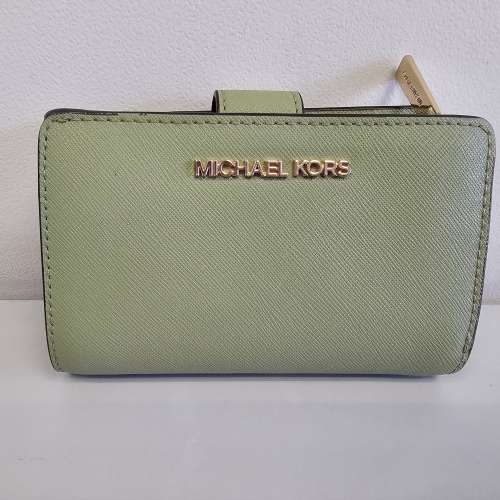 Michael Kors 淺綠色銀包 極平價發售