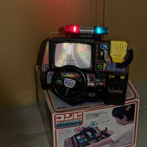 出售經典駕駛軚盤，除左可玩鴐駛外，仲有手咪可講野，有閃燈及響號，有意請pm我，謝謝