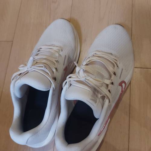 Nike女裝波鞋$200，95%新，EUR40.5