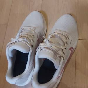 Nike女裝波鞋$200，95%新，EUR40.5