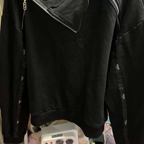 全新fendi zip sweater ‘特別款’