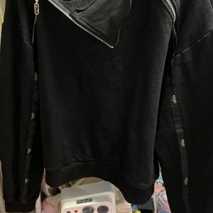 全新fendi zip sweater ‘特別款’