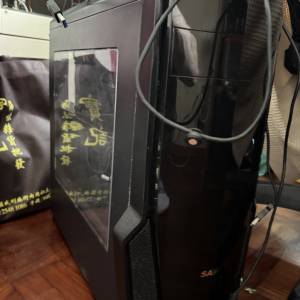 電腦主機