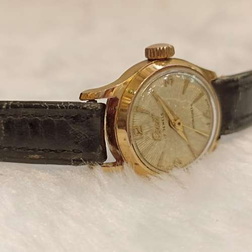 😜議價請移玉步No Bargain 😍 Vintage  swiss made「ESNIT」17jewels water proof